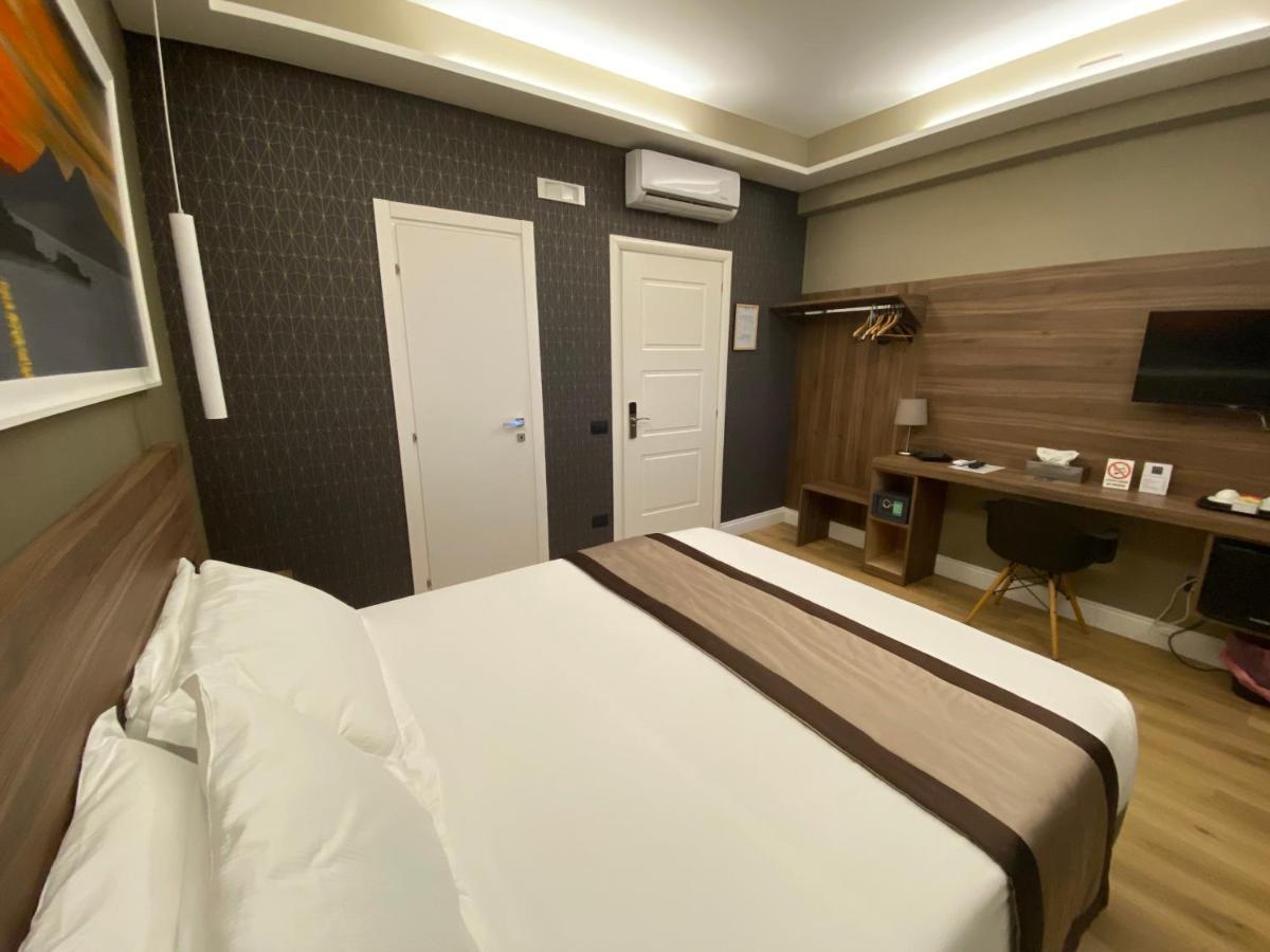 7Th Floor Suite Naples Luaran gambar