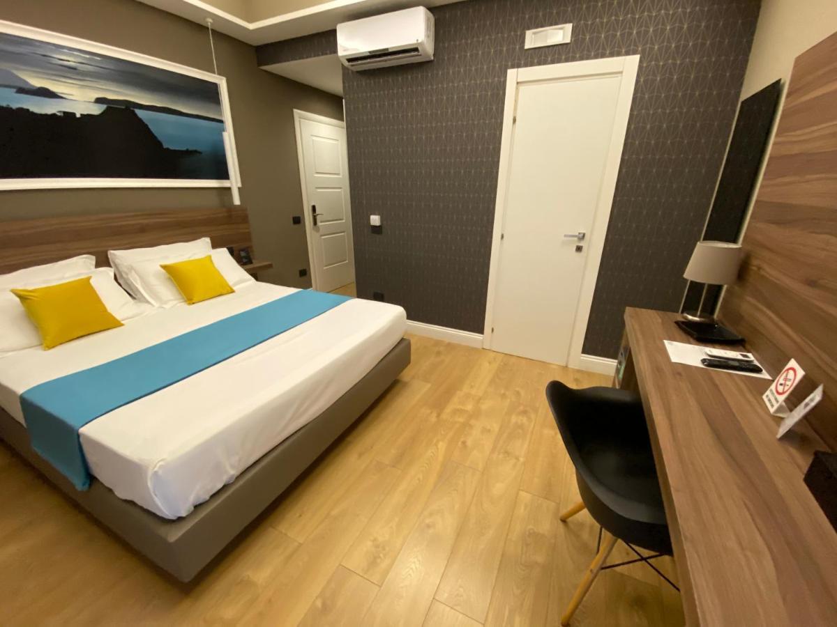 7Th Floor Suite Naples Luaran gambar
