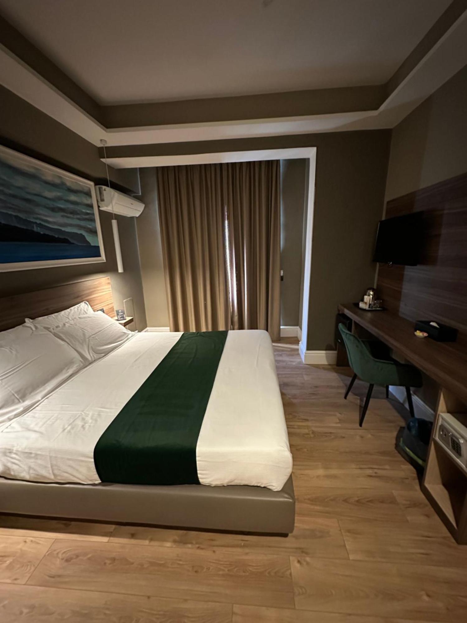 7Th Floor Suite Naples Luaran gambar