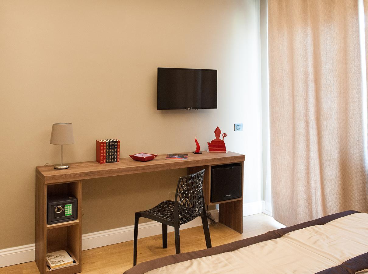 7Th Floor Suite Naples Luaran gambar