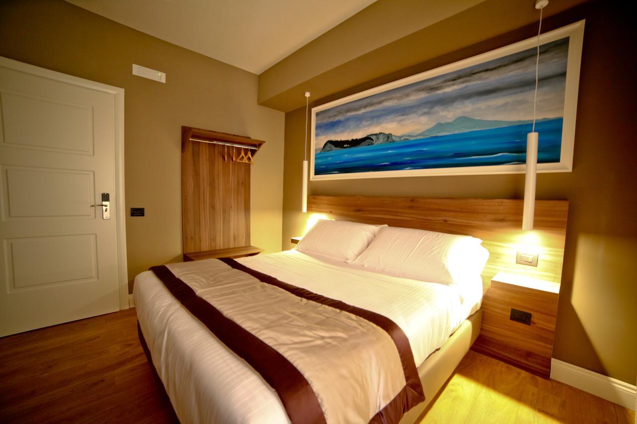 7Th Floor Suite Naples Luaran gambar