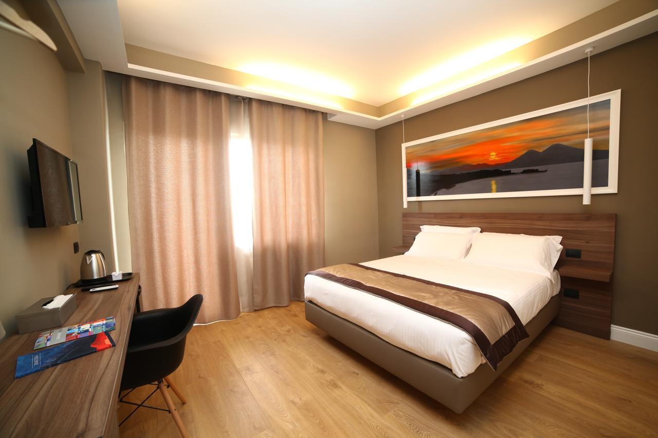 7Th Floor Suite Naples Luaran gambar