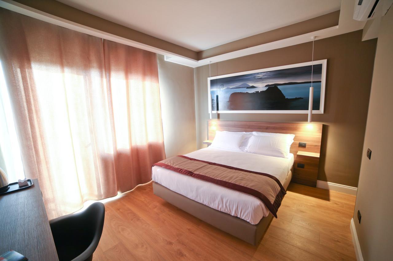 7Th Floor Suite Naples Luaran gambar