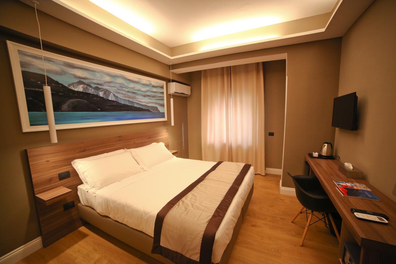 7Th Floor Suite Naples Luaran gambar